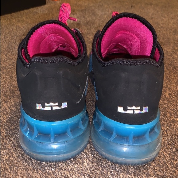 LeBron 18 Low ‘Neon Nights’ - Picture 4 of 5
